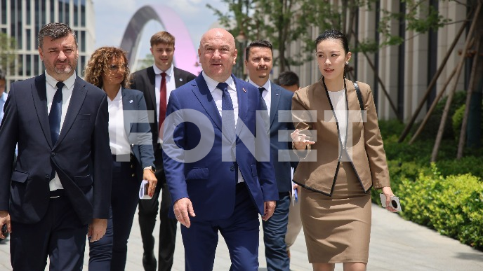 Popović u poseti Huaveju